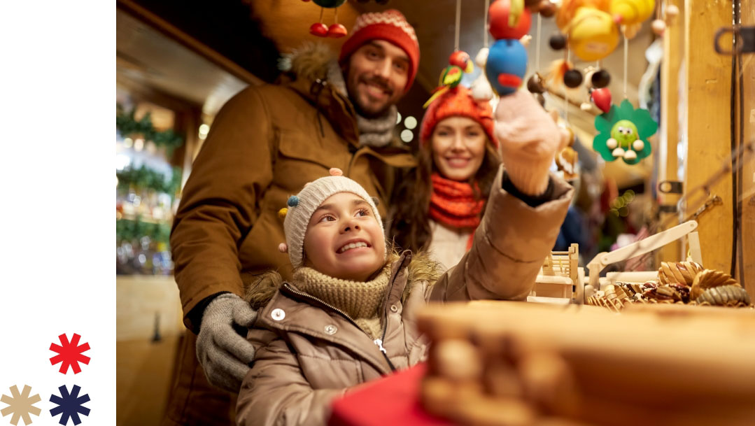 Familie auf dem Weihnachtsmarkt